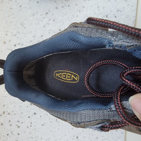 KEEN Targhee II Waterproof hiking boots higher-traction grip leather. Size 8.5 main image 4